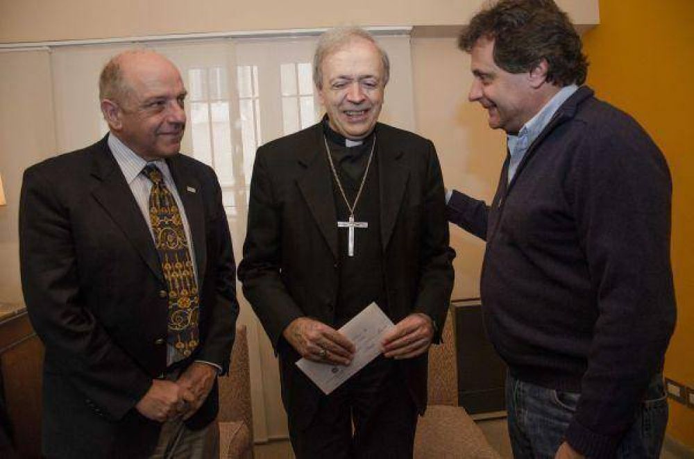 El Intendente invit� al Papa Francisco a visitar Mar del Plata