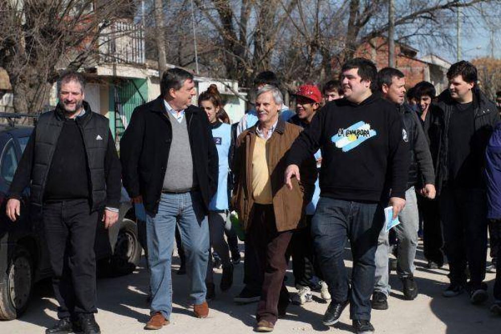 Candidatos del FpV y Cheppi, en distintos encuentros con vecinos