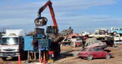 Compactaci�n de veh�culos: Ya se extrajeron 4 toneladas de l�quidos contaminantes