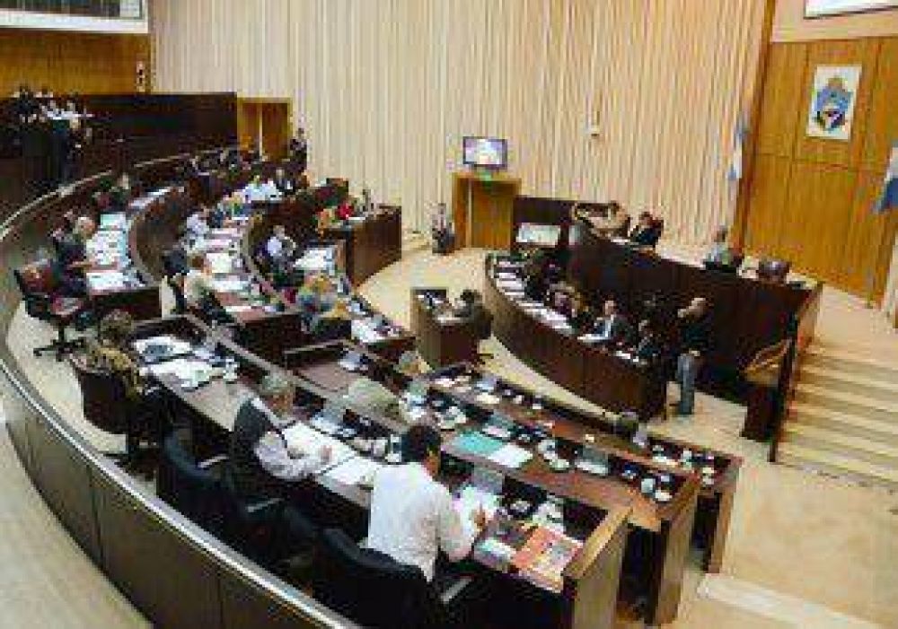 El acuerdo con YPF se tratar� en tres comisiones y se votar� en agosto 
