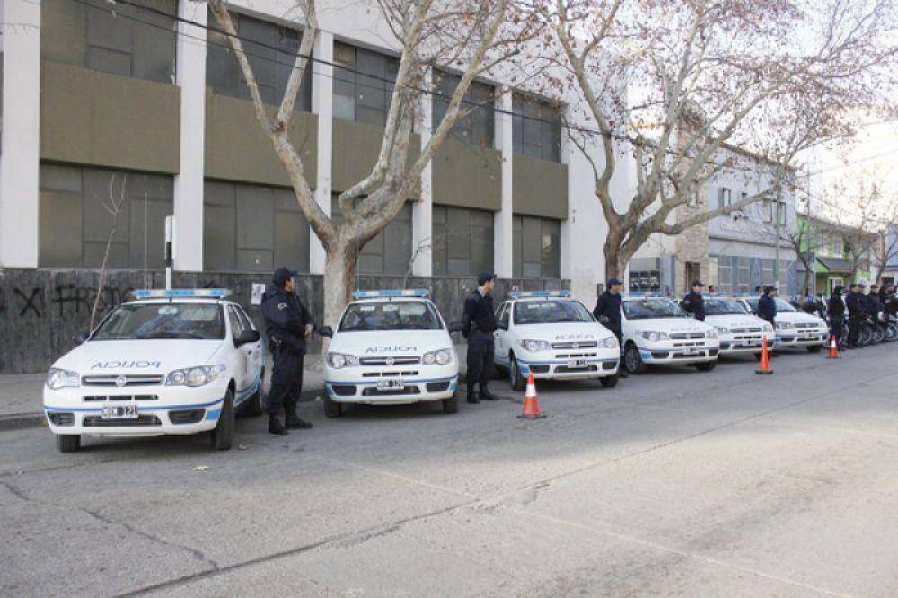 Entregan m�viles en la zona del Valle