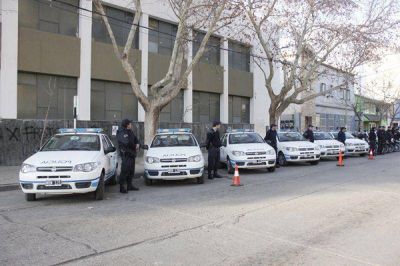 Entregan m�viles en la zona del Valle