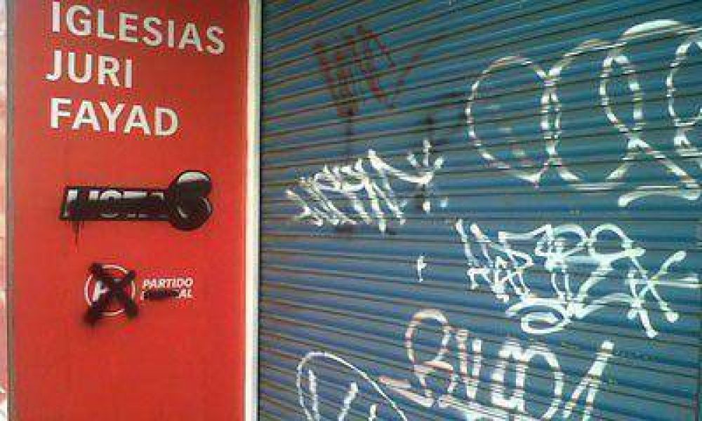 Pintadas y advertencia en el comit� de Iglesias en Godoy Cruz