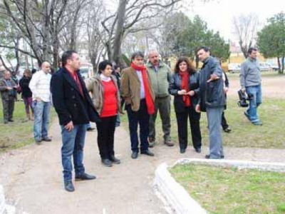 Remodelan la plaza Rosario de Ezpeleta