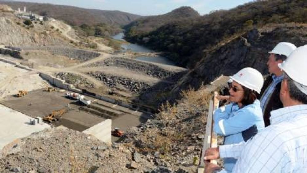 En 18 meses concluir�n las obras del Dique El Bols�n