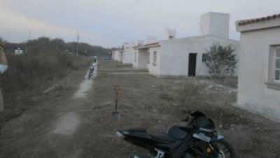 Edil asegura que Guaraz mand� a usurpar las casas en Ba�ado de Ovanta