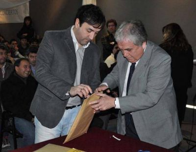 Apertura de sobres para la construcci�n de dos gimnasios
