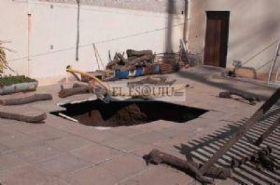 Suspenden clases en una escuela por hundirse el pozo