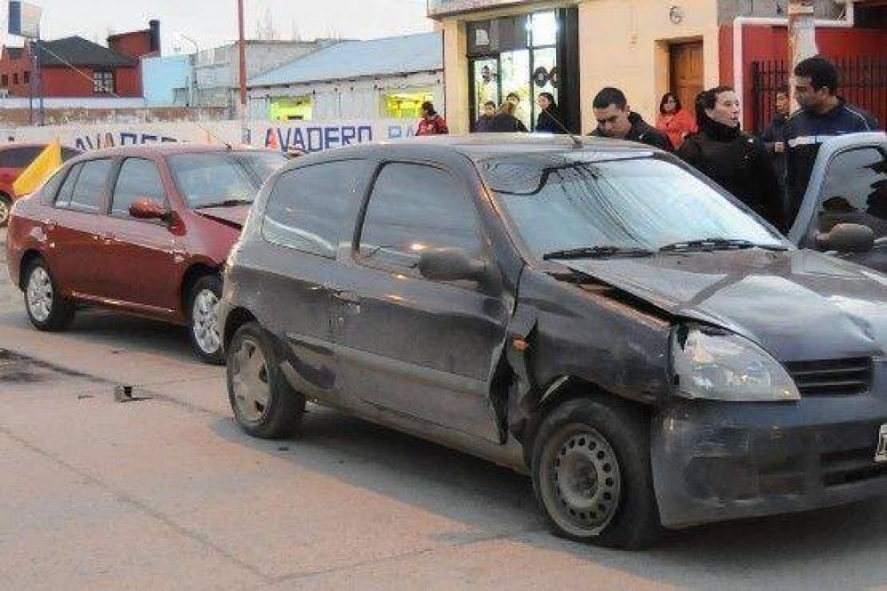 Choque en calle Jos� Crema y Ladvocad