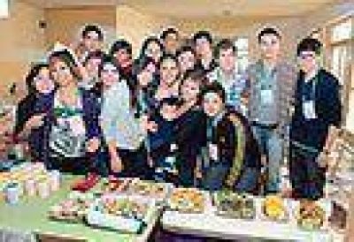 Alumnos del colegio Ciudad ayudan a familias en situaci�n de emergencia