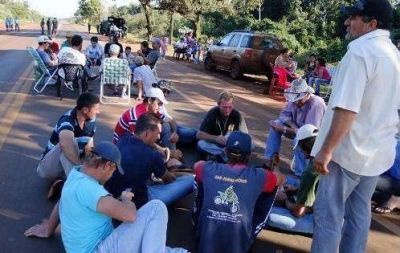 Tealeros cortaron la Ruta 14 para exigir precios oficiales