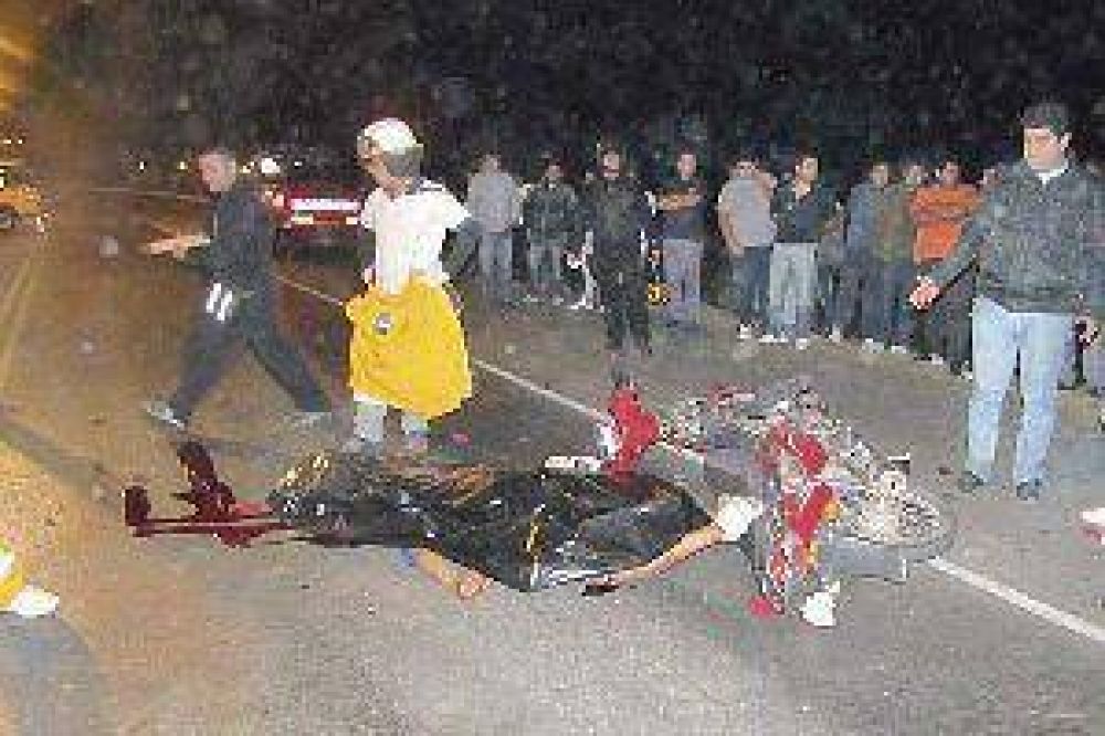 Otro terrible choque de motos termin� con la vida de un jovencito