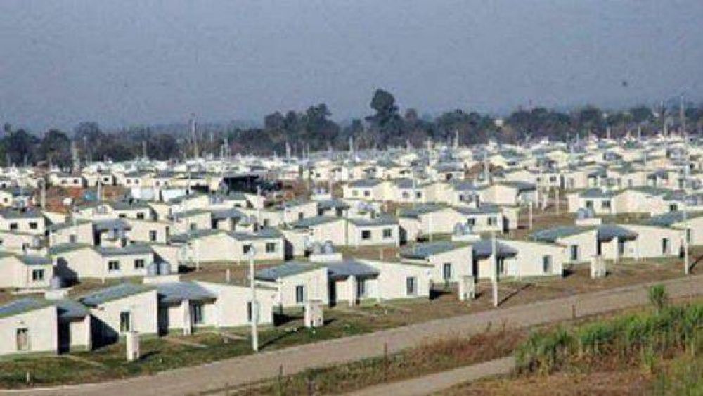 Denuncia penal contra funcionarios por irregularidades en Lomas de Taf�