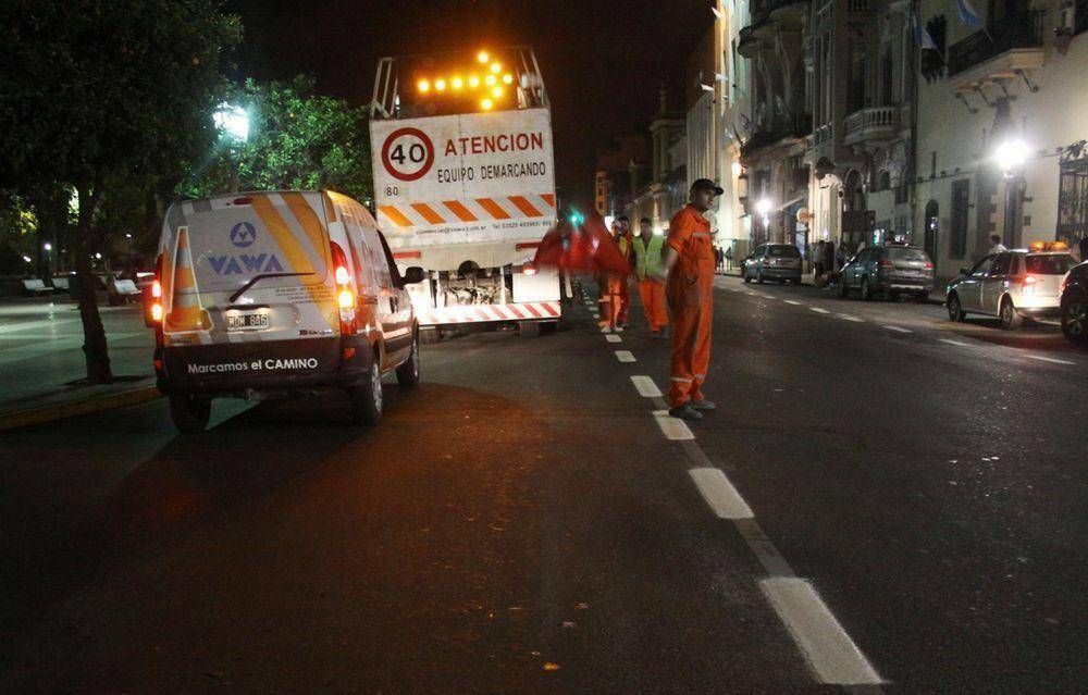 Trabajo de demarcacin vial con tecnologa de ltima generacin