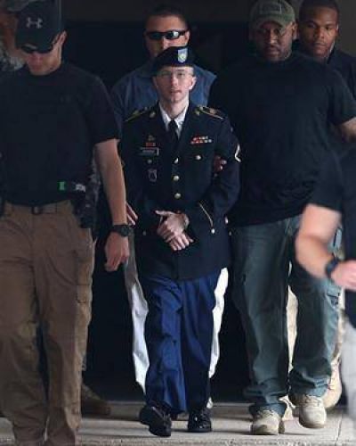 EE.UU. condena por espionaje al soldado informante de WikiLeaks