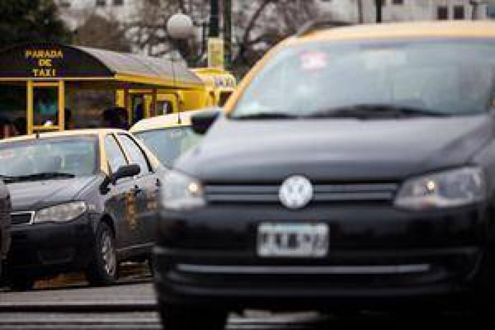 La tarifa de los taxis porte�os subir� ma�ana un 10 por ciento