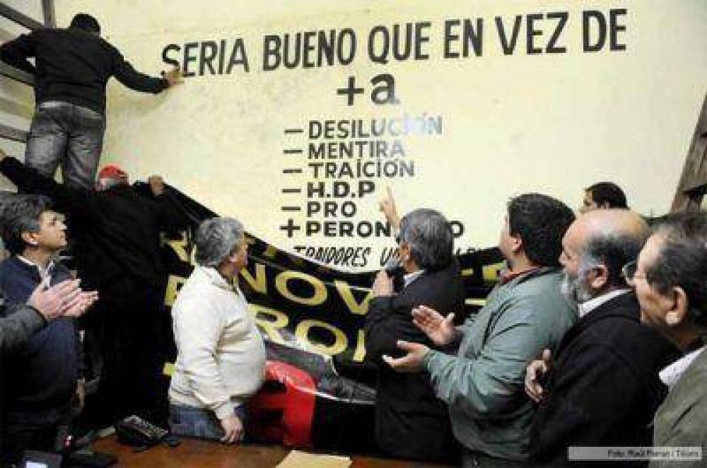 Dirigentes peronistas de Buenos Aires se alejaron del massismo