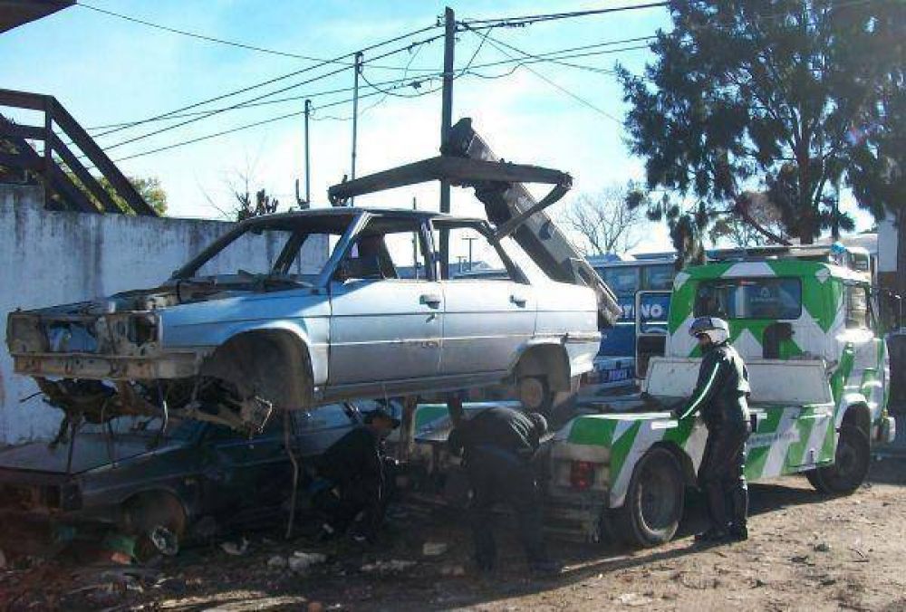 Otro taller mec�nico clausurado por la Municipalidad
