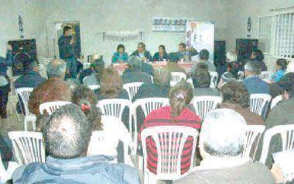 Fuerza C�vica Riojana llev� sus propuestas al interior