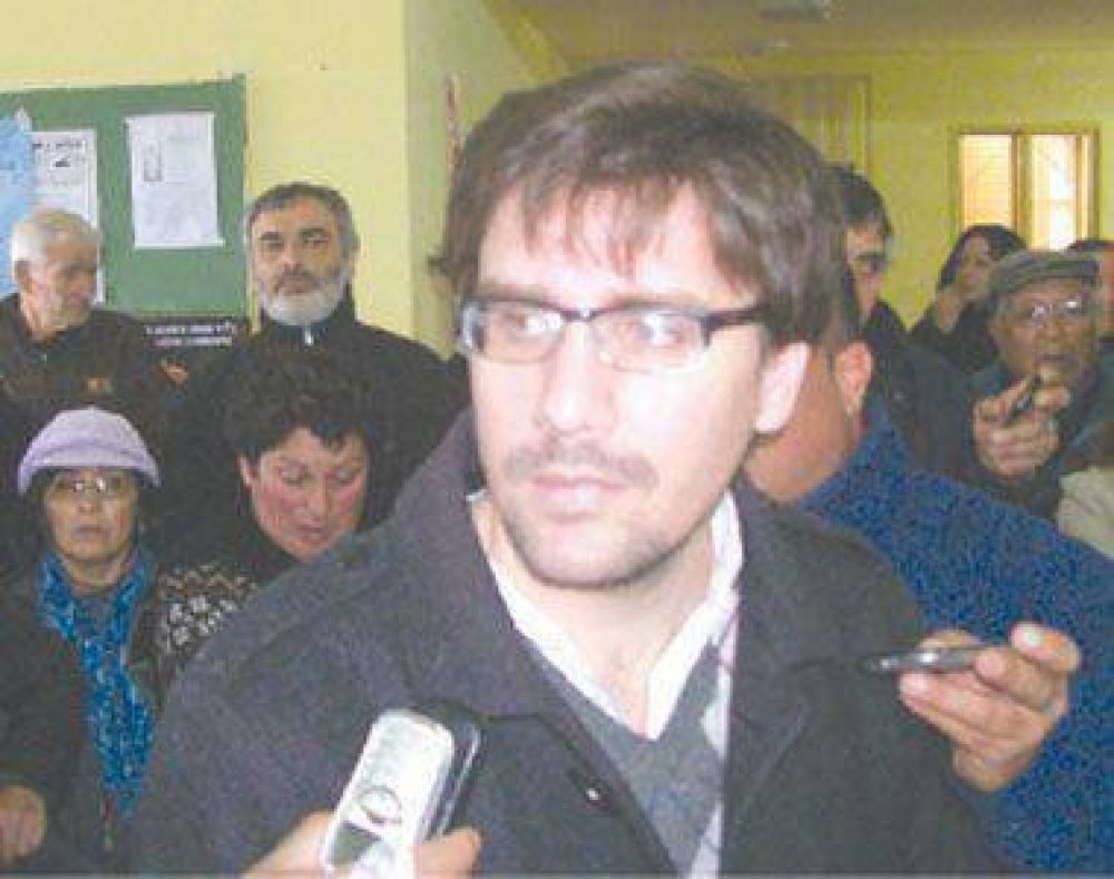 El ministro Luna prometi� soluciones para el Pasteur
