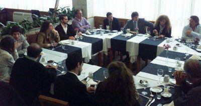Caputo se reuni� con empresarios