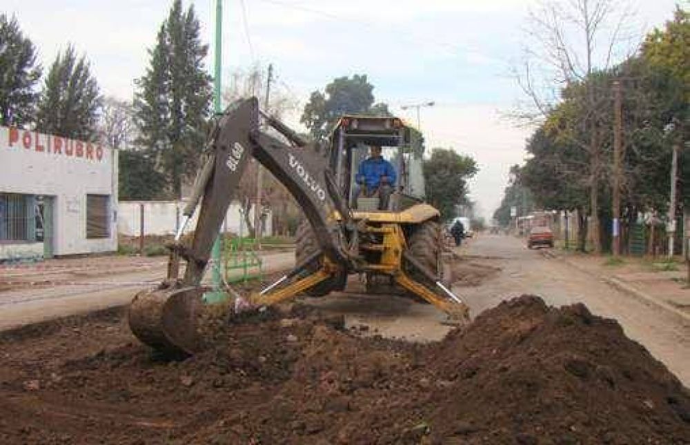 Comenzaron las obras para mejorar el ingreso al barrio Altos Oeste