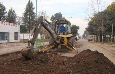Comenzaron las obras para mejorar el ingreso al barrio Altos Oeste