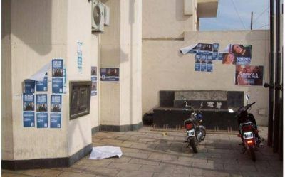 Malestar en algunos comercios del centro por pegatina pol�tica