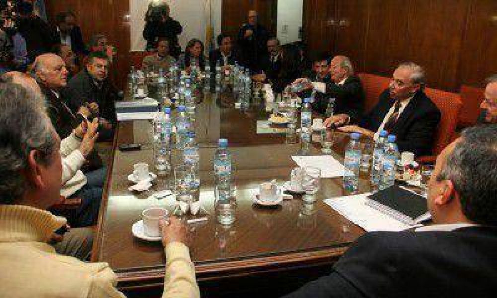 La reforma constitucional "ni se mencion�" en la reuni�n por las elecciones