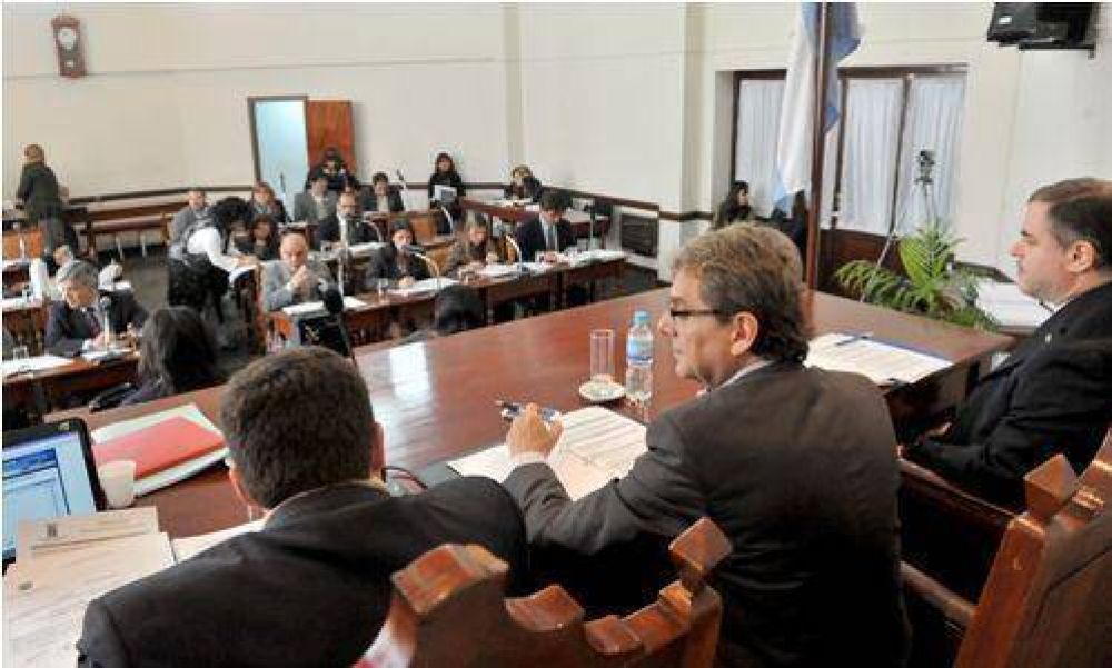 El Consejo solicita informes del convenio para reparar escuelas