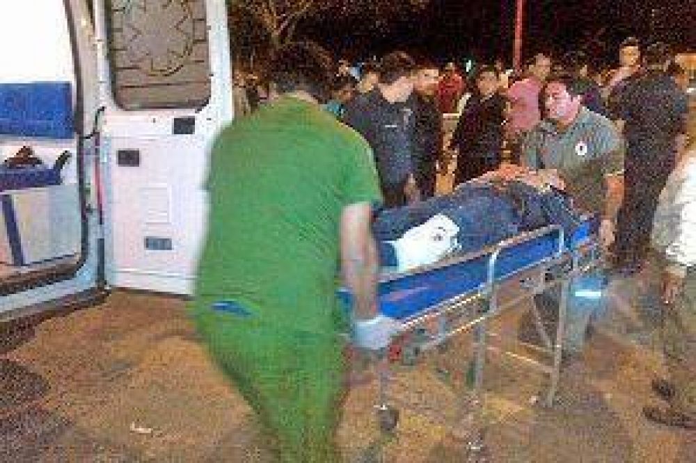 Asalt� una t�mbola y choc� con una camioneta mientras hu�a