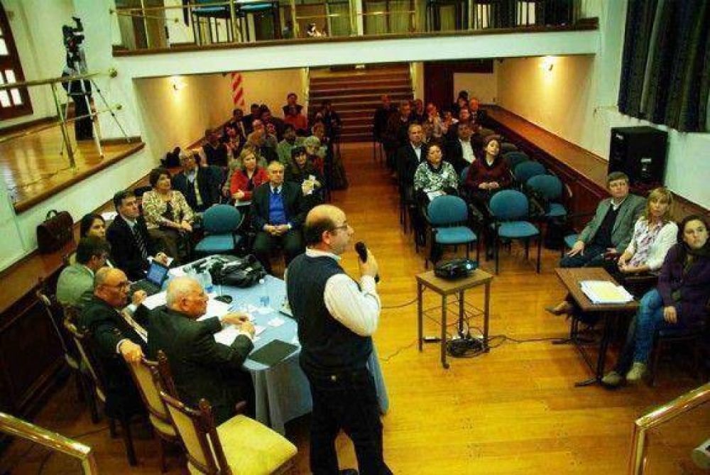 Analizan proyecto de construcci�n de ca�er�a de impulsi�n y Planta de Tratamientos Cloacales en la ciudad capital