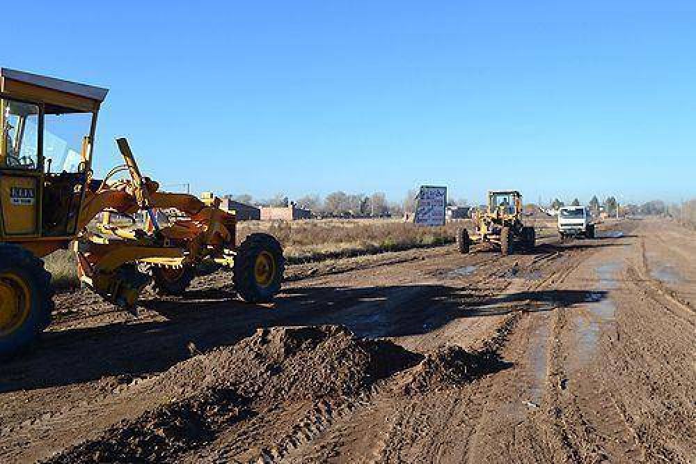 Realizan trabajos de limpieza en calles de tierra