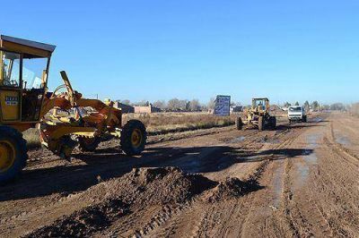 Realizan trabajos de limpieza en calles de tierra