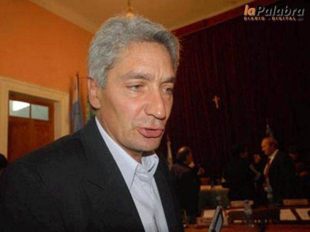 Zara lo volvi� a decir: �Curetti estaf� a los vecinos�