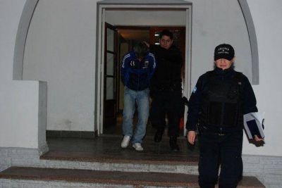 Fue detenido por violar a su hija y a su sobrina