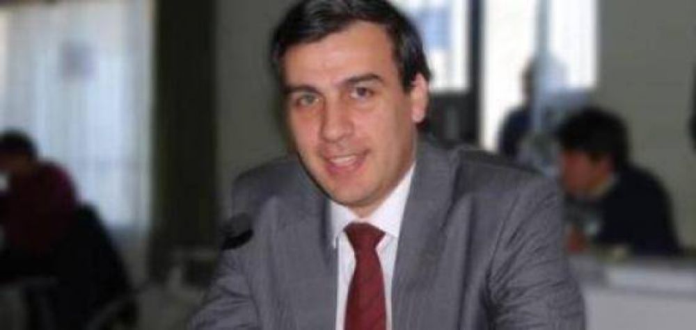 El diputado por pueblo, despu�s de diez a�os se dio cuenta que falta el agua en Caleta Olivia