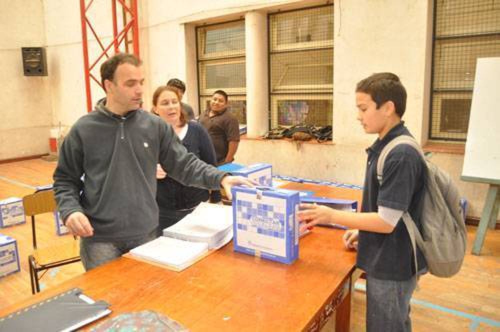 Entregaron 483 netbooks en la Escuela Normal