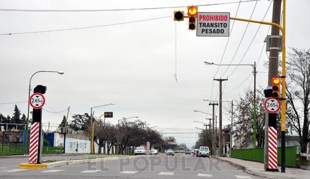 Retiraron el limitador de la avenida Sarmiento para arreglarlo