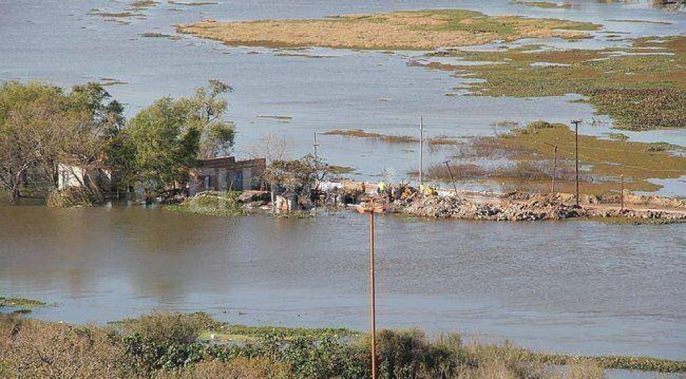 El r�o baj� 8 cm desde la llegada del pico