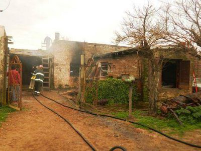 Voraz incendio en una vivienda 