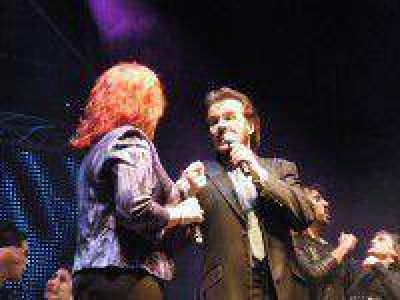 Los Pimpinela cerraron los festejos en el d�a del sesquicentenario