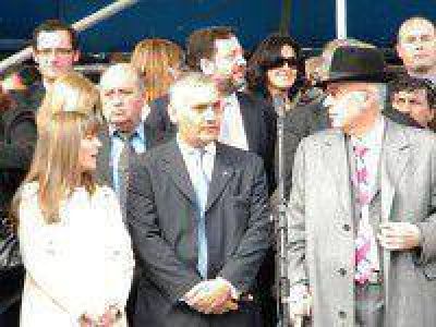 Acto, desfile y peric�n: Gorosito dijo Este hermoso Saladillo lo hemos logrado edificar entre todos