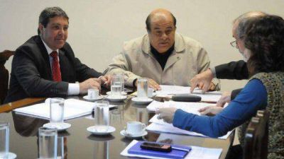 Avanza proyecto de titularizaci�n en Educaci�n