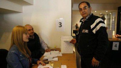 Aplastante victoria oficialista en las elecciones de la Asociaci�n Bancaria