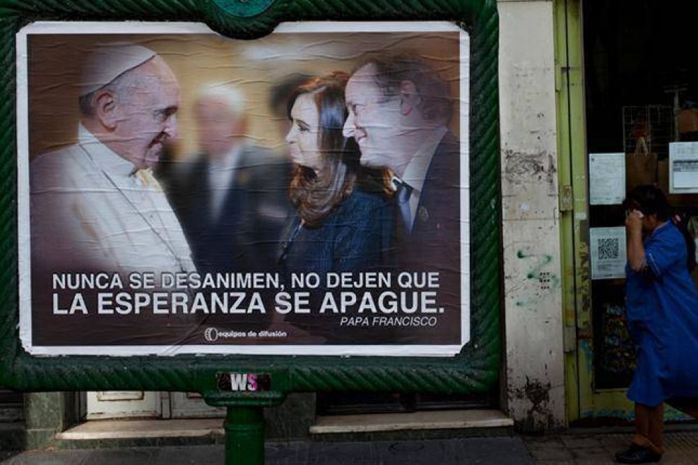 Gabriel Mariotto, contra el afiche del Papa, Cristina e Insaurralde: "No ayuda en nada y nos complica"