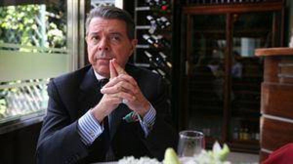 Apartaron a Norberto Oyarbide y anularon el procesamiento de los Schoklender en la causa de Madres