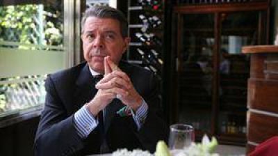 Apartaron a Norberto Oyarbide y anularon el procesamiento de los Schoklender en la causa de Madres