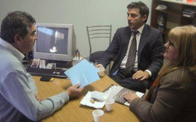 Autoridades del IMDELA junto con la fundaci�n Exportar en Lan�s