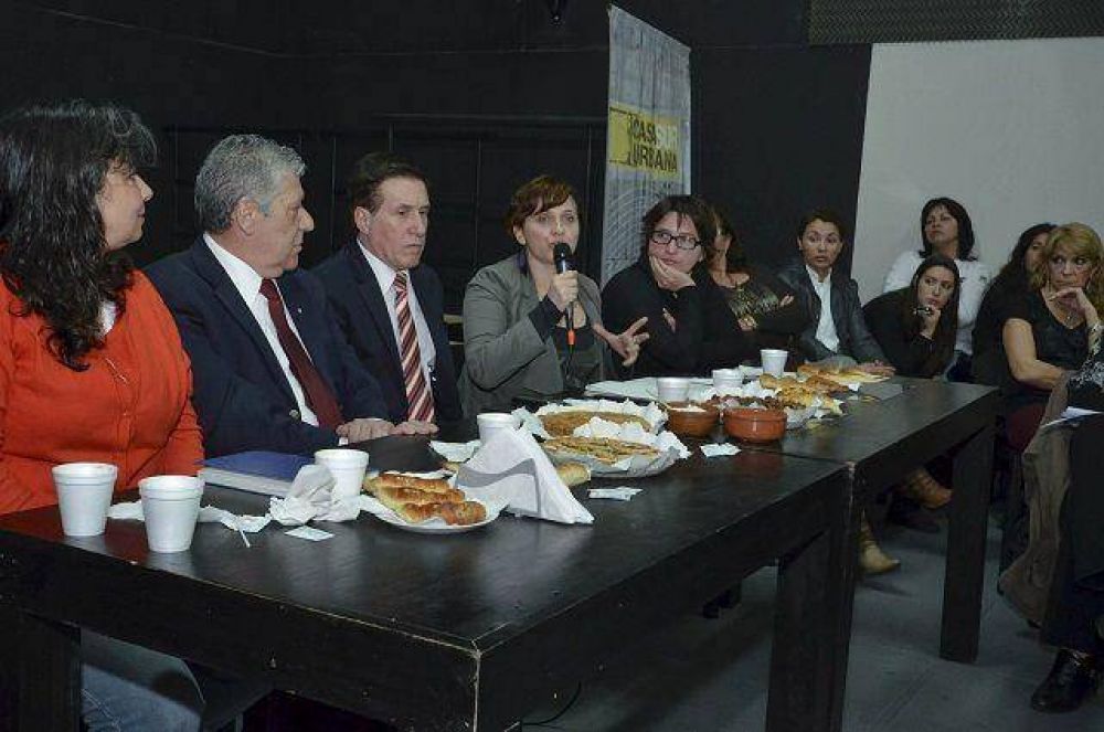 Encuentro de mujeres militantes del FpV por la lista 2 de Lan�s